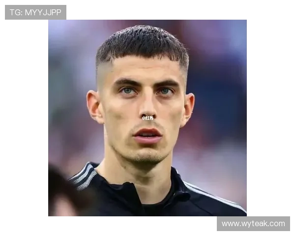 足球明星卡通素描头像男孩的创意设计与艺术表现探索