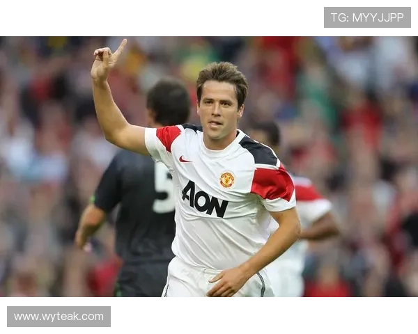 足球明星唯美头像设计展现运动激情与青春活力的完美结合