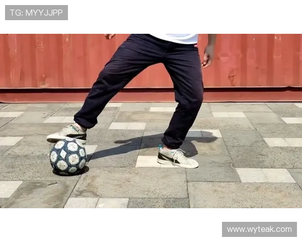 足球明星因长期训练导致脚趾变形的真实记录与背后故事揭秘